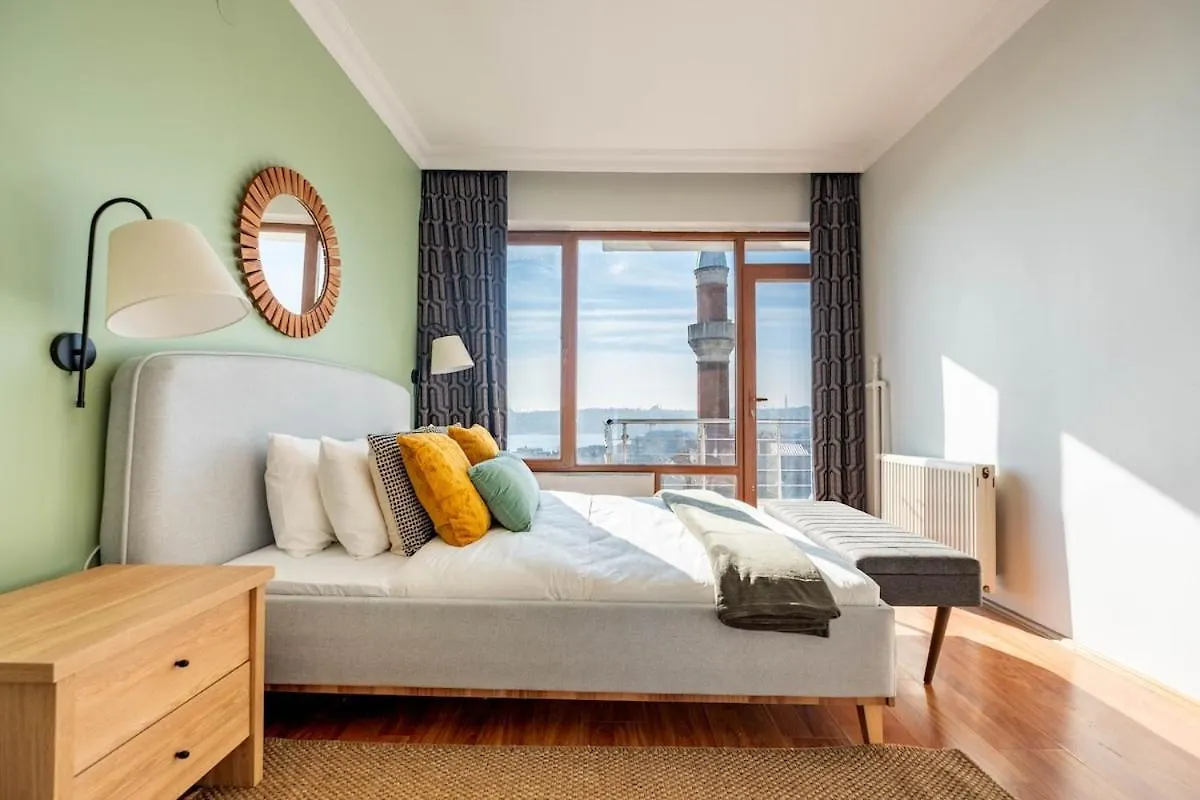 Bosphorus View With 3 Bedrooms Istanbul
